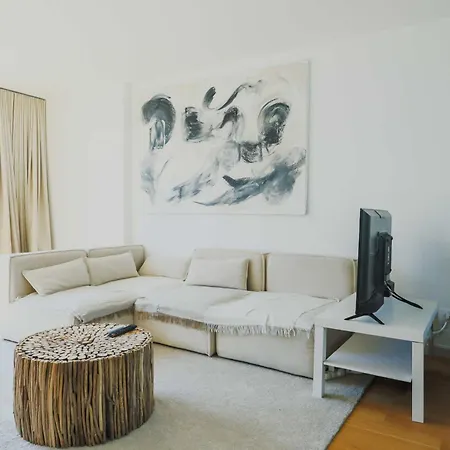 Magnificent -2br-6p- Belleville